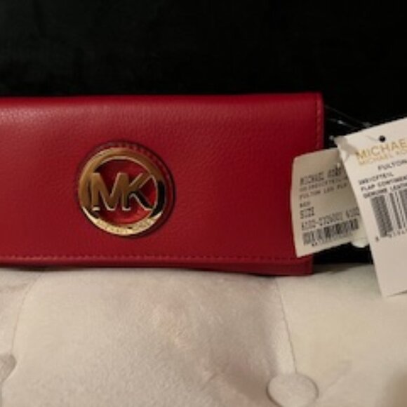 Michael Kors Fulton Flap Continental Pebbled Red Leather Wallet NWT - Picture 1 of 9